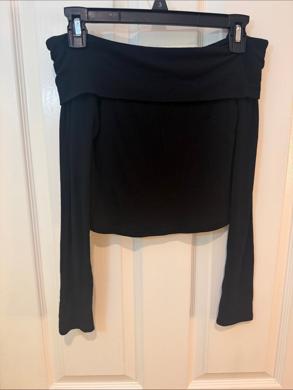 Olivaceous Black Off-Shoulder Long Sleeve Crop Top